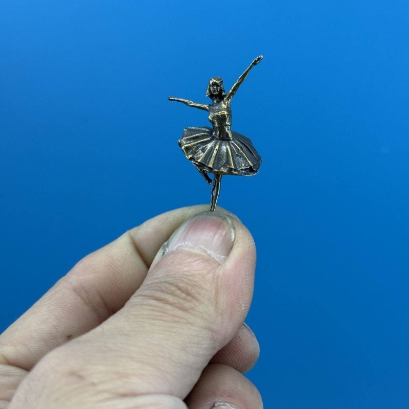 Statuette in Metallo e Ottone  - Tech Girl Accessories recensione e prezzo