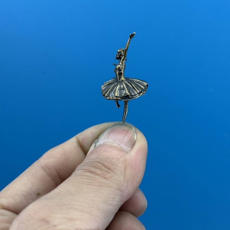 Statuette in Metallo e Ottone  - Tech Girl Accessories recensione e prezzo