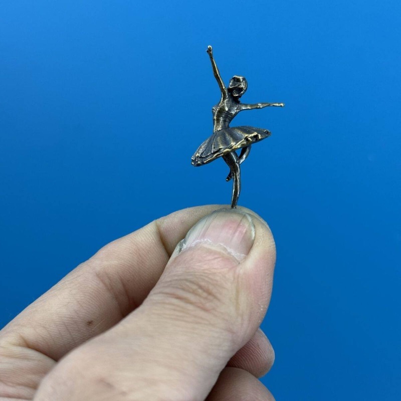 Statuette in Metallo e Ottone  - Tech Girl Accessories recensione e prezzo